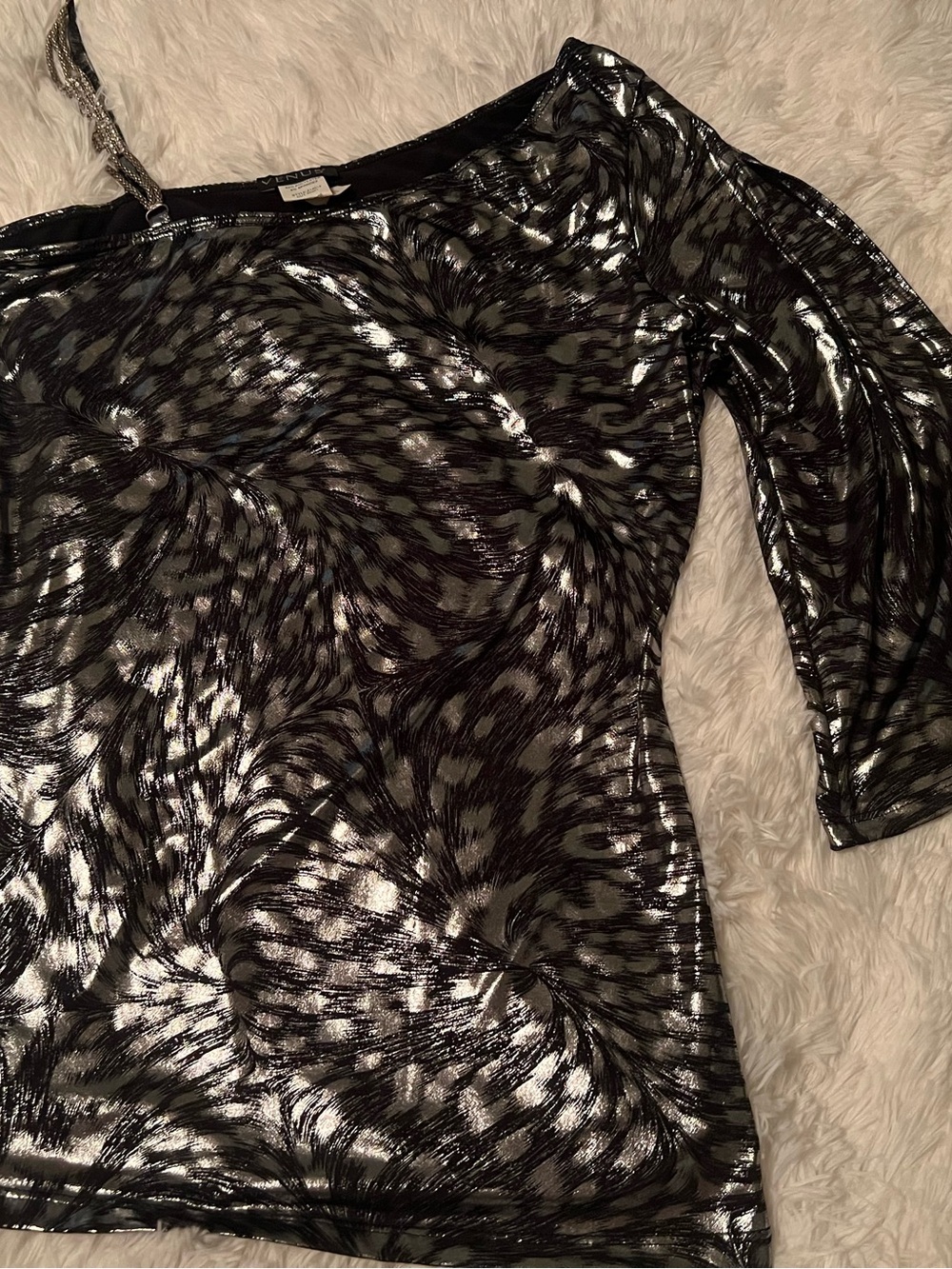 VENUS One-Shoulder Metallic Black & Silver Pattern Top